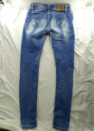Amisu джинсы с открытыми коленами2 фото