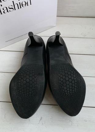 Кожаные чёрные туфельки на каблуке от фирмы  belletta.5 фото