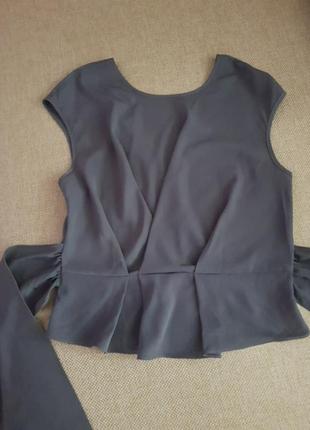 Оригінальна блуза з v-подібним вирізом на спині3 фото