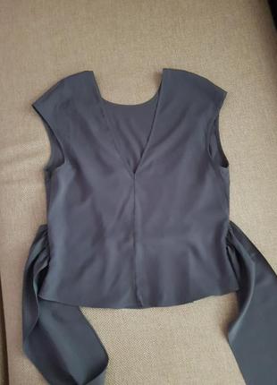 Оригінальна блуза з v-подібним вирізом на спині4 фото