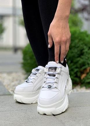 Білі зимові кросівки з хутром classic low white leather