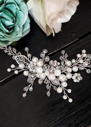 Гілочка у зачіску