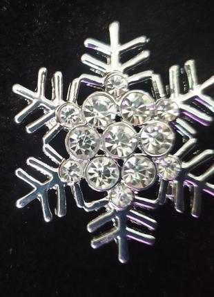 Брошь снежинка