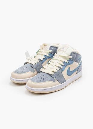 Женские кроссовки nike air jordan 1 mid se sail light blue