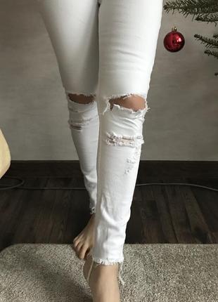 Білі джинси mango / білі джинси