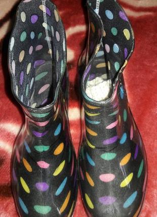 Резиновые ботинки женские.1 фото