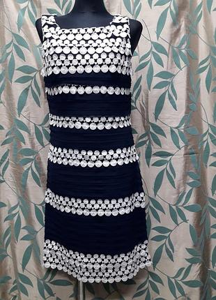 Очень красивое шифоновое платье с кружевом