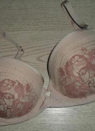 Бежевый бюстгальтер