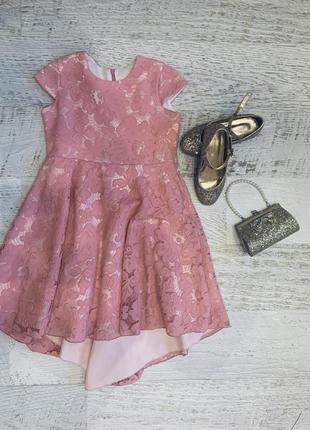 Кружевное розовое платье с шлейфом для милой модницы