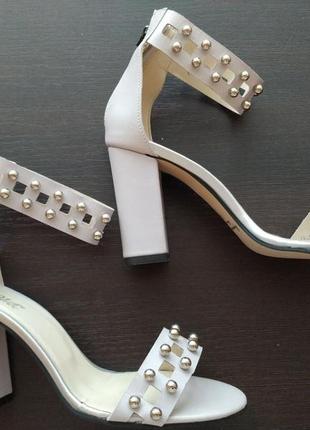 Босоножки crisma