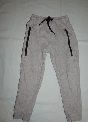 Штаны спортивные модные трикотажные на 5 лет от next