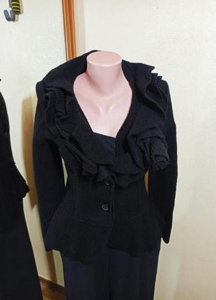 Шерстяной итальянский очень женственный приталенный пиджак-кофта шерсть