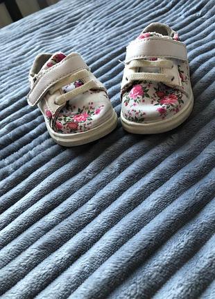 Дитячі кросівки