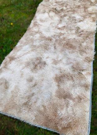 Пухнастий килимок з длиным ворсом