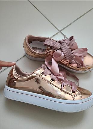 Круті снікерси skechers