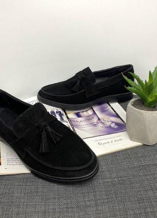 Лоферы женские замшевые с кисточкой
