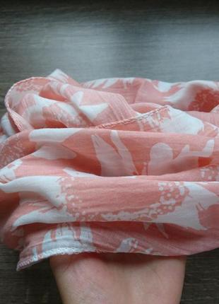 Легкий летний коралловый хлопковый шарф снуд в белые цветы3 фото