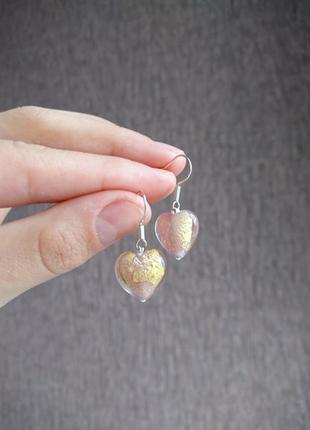 Бижутерные небольшие розовые серьги сердечки валентинки