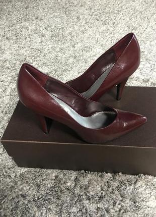 Класичні туфлі fioni