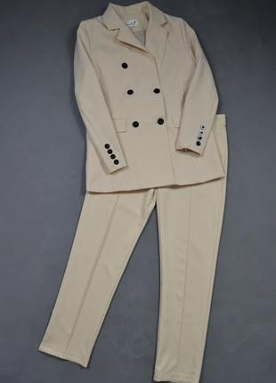 Костюм бежевый двубортный пиджак и брюки