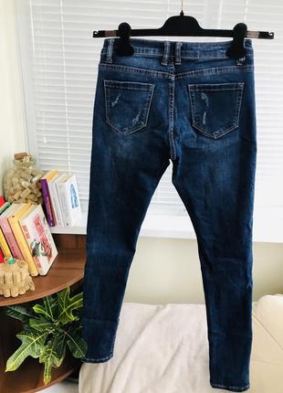 Актуальные крутые джинсы скинни с паетками3 фото