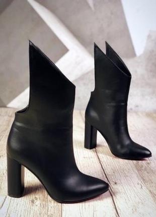 Элитные демисезонные женские чёрные кожаные ботинки ботильоны натуральная кожа2 фото
