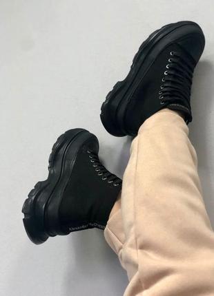 Ботинки женские alexander mcqueen tread slick total black,женские высокие кроссовки черные8 фото