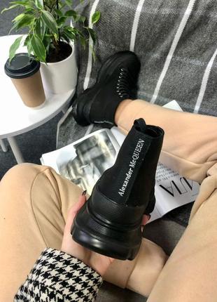 Ботинки женские alexander mcqueen tread slick total black,женские высокие кроссовки черные3 фото