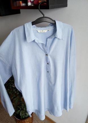 Простенька блакитна сорочка