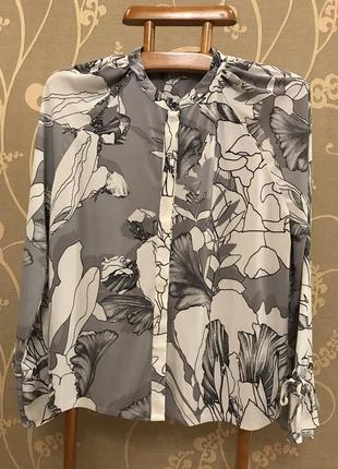 Нереально красивая и стильная брендовая блузка в цветах.7 фото
