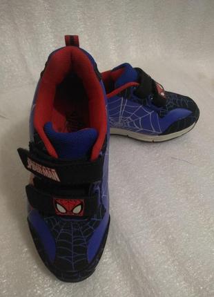 Кроссовки 4