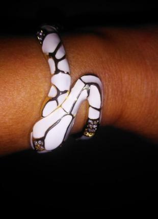 Браслет змея с белой эмалью и с камнями swarovski .4 фото