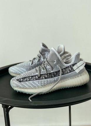 Женские кроссовки adidas yeezy колаб с dior,шнурки рефлектив.кроссовки адидас женские.5 фото