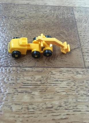 Хороша ігрова фігурка kinder вантажівка
