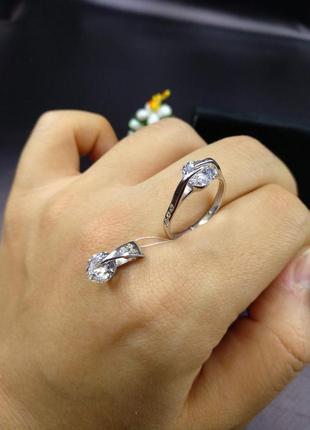 Серебряный нежный набор кольцо и кулон с движущимся белым фианитом классика 9251 фото