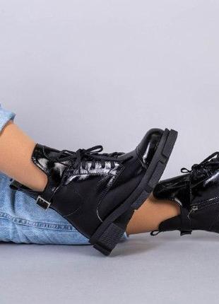 Женские лаковые ботинки на шнурках4 фото