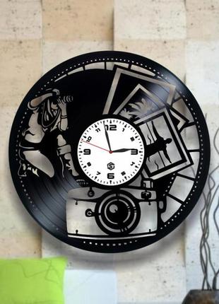 "фотограф" - настенные часы из виниловых пластинок. уникальный подарок! в наличии!1 фото