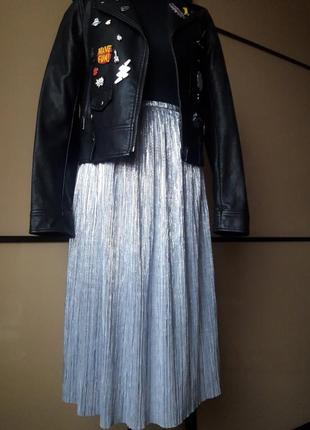 Плиссированная гафре плиссе юбка миди с эффектом металлик серебристая3 фото