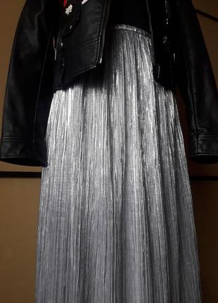 Плиссированная гафре плиссе юбка миди с эффектом металлик серебристая4 фото