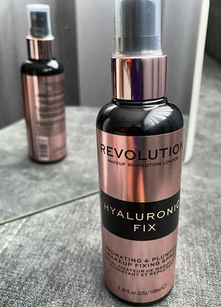 Фіксуючий спрей hyaluronic fix makeup revolution