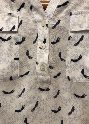 Нереально красивая и стильная брендовая блузка в птичках..100% вискоза.3 фото