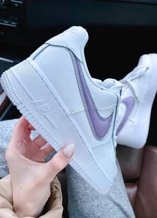 Женские кроссовки nike air force 1 белого цвета фиолетовый логотип9 фото