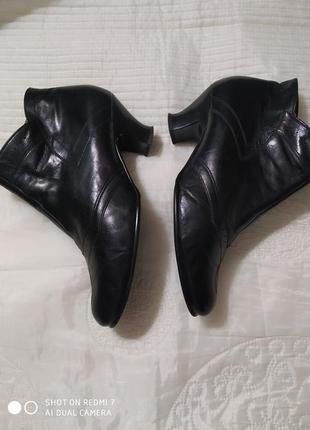 Демисезонные ботинки , каблук-5см6 фото