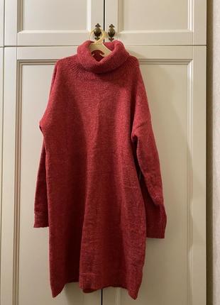 Червоне трикотажне плаття