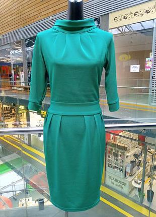 Платье-тюльпан зеленого цвета1 фото
