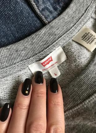 Світшот levi's сірий з класичним принтом.4 фото