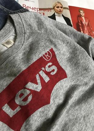 Світшот levi's сірий з класичним принтом.5 фото