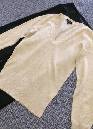 Свитер/свитерок/пуловер с  v образным вырезом стильный красивый с золотой нитью1 фото