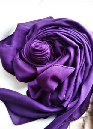 Платок женский однотонный хлопковый фиолетового цвета2 фото