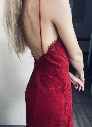 Красное кружевное платье мини с голой спинкой3 фото